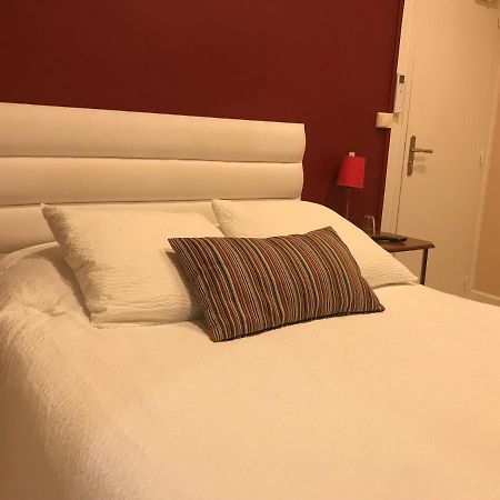 Hotel Logis Le Cheval Blanc Saint-Just  Zewnętrze zdjęcie