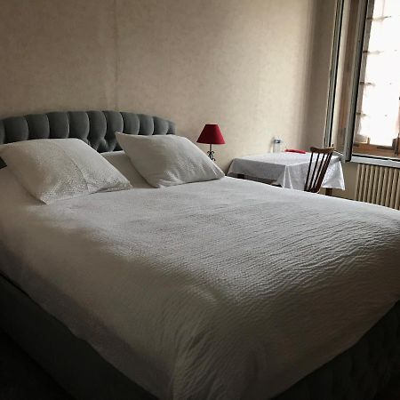 Hotel Logis Le Cheval Blanc Saint-Just  Zewnętrze zdjęcie