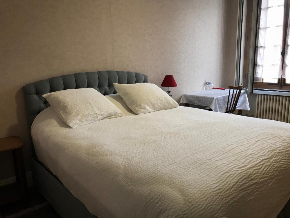 Hotel Logis Le Cheval Blanc Saint-Just  Zewnętrze zdjęcie